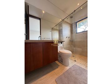 SE VENDE ESPECTACULAR CASA EN CHIA
