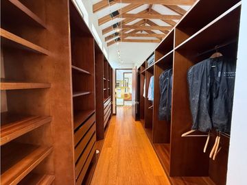 SE VENDE ESPECTACULAR CASA EN CHIA
