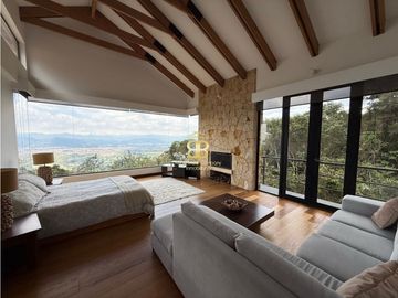 SE VENDE ESPECTACULAR CASA EN CHIA