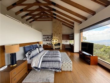 SE VENDE ESPECTACULAR CASA EN CHIA