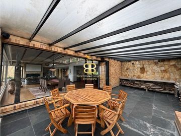SE VENDE ESPECTACULAR CASA EN CHIA