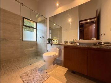 SE VENDE ESPECTACULAR CASA EN CHIA