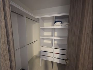 SE VENDE ESPECTACULAR APARTAMENTO EN ALTOS DE LOS ROSALES