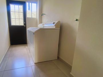 Departamento en zona Santa Fe, Tijuana, tres recamaras, Burdeos