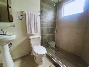 Departamento en zona Santa Fe, Tijuana, tres recamaras, Burdeos