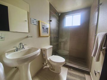 Departamento en zona Santa Fe, Tijuana, tres recamaras, Burdeos
