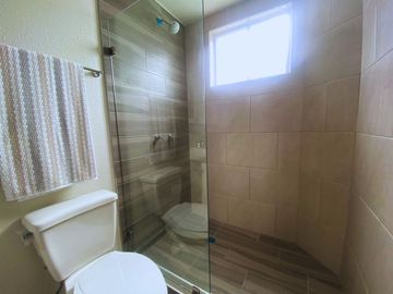 Departamento en zona Santa Fe, Tijuana, tres recamaras, Burdeos