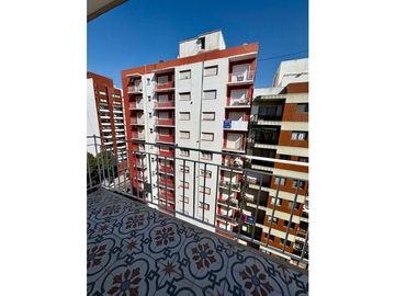 VENTA 2 AMBIENTES RECICLADO AL FRENTE CON BALCON SALIENTE