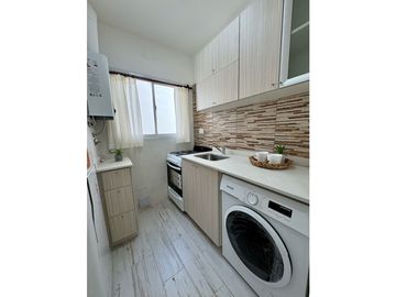 VENTA 2 AMBIENTES RECICLADO AL FRENTE CON BALCON SALIENTE