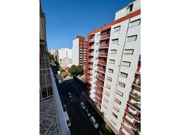 VENTA 2 AMBIENTES RECICLADO AL FRENTE CON BALCON SALIENTE