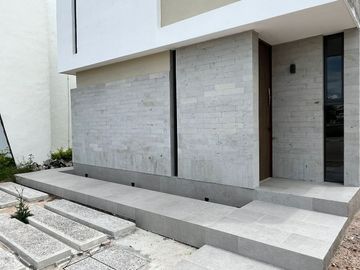 CASA NUEVA EN VENTA EN CONDOMINIO LAS PLAZAS AL NORTE DE AGUASCALIENTES