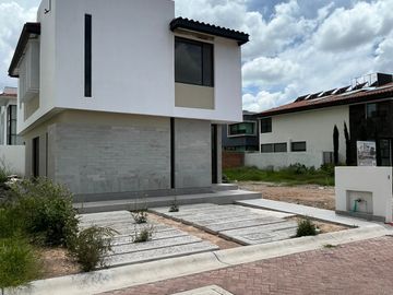 CASA NUEVA EN VENTA EN CONDOMINIO LAS PLAZAS AL NORTE DE AGUASCALIENTES