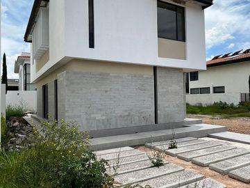 CASA NUEVA EN VENTA EN CONDOMINIO LAS PLAZAS AL NORTE DE AGUASCALIENTES