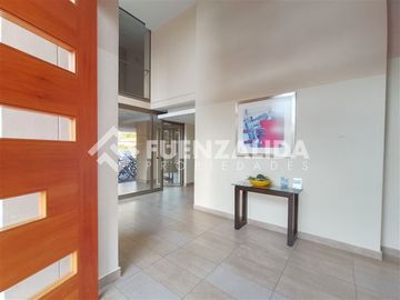 Departamento en Venta en Calle Esmeralda a pasos del Metro Lo Ovalle
