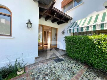 Casa en Venta en DANIEL DE LA VEGA CON ECHEQÑIQUE