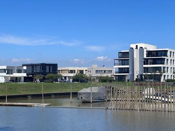 Departamento en Venta  2 ambientes con amarra - Barrio Nautico Canal Villanueva Tigre