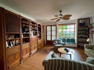 En VENTA casa de 718 m2 en Col. Mirador, atrás de casa de Gobierno.