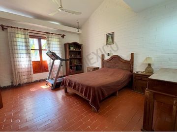 En VENTA casa de 718 m2 en Col. Mirador, atrás de casa de Gobierno.