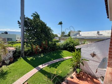 En VENTA casa de 718 m2 en Col. Mirador, atrás de casa de Gobierno.