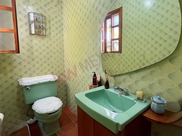 En VENTA casa de 718 m2 en Col. Mirador, atrás de casa de Gobierno.