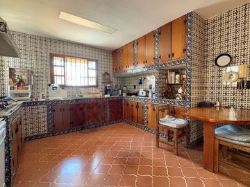 En VENTA casa de 718 m2 en Col. Mirador, atrás de casa de Gobierno.