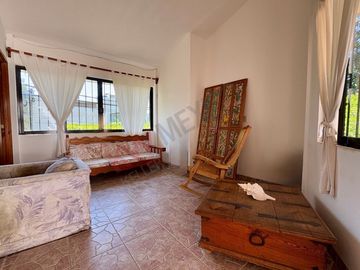 En VENTA casa de 718 m2 en Col. Mirador, atrás de casa de Gobierno.