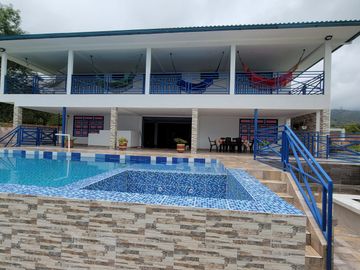 Venta de hermosa finca en el lago calima