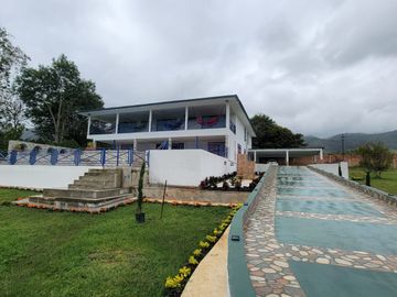 Venta de hermosa finca en el lago calima