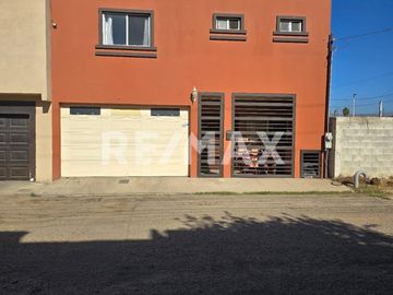 SE VENDE CASA BONITA Y MODERNA EN FRACC. VALLE DORADO - (3)