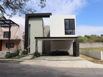Casa en Venta en Fracc. ALTOZANO, Colima, Colima.