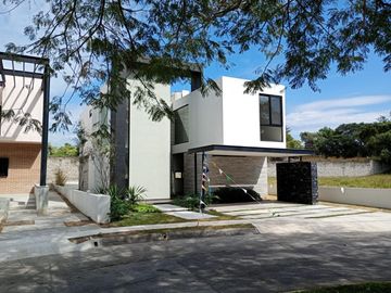 Casa en Venta en Fracc. ALTOZANO, Colima, Colima.