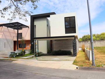 Casa en Venta en Fracc. ALTOZANO, Colima, Colima.