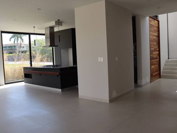 Casa en Venta en Fracc. ALTOZANO, Colima, Colima.