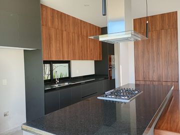 Casa en Venta en Fracc. ALTOZANO, Colima, Colima.