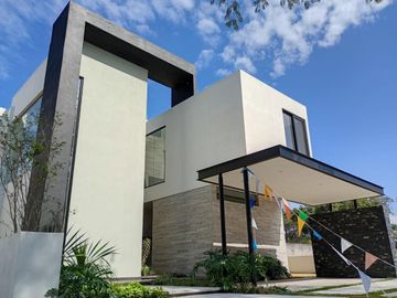 Casa en Venta en Fracc. ALTOZANO, Colima, Colima.