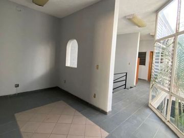 BODEGA EN VENTA A 5 MINUTOS DE PLAZA FORUM TLAQUEPAQUE
