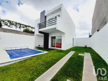 Casa en Venta con Alberca y Jardín en Morelos $2,900,000