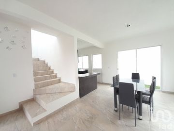 Casa en Venta con Alberca y Jardín en Morelos $2,900,000