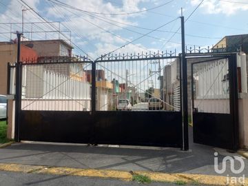 CASA EN VENTA EN LOS HEROES IXTAPALUCA DE DOS NIVELES