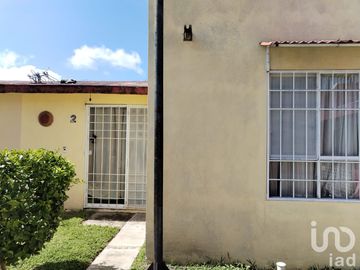 CASA CON ALBERCA, FRACC LA MORENA, YAUTEPEC MORELOS