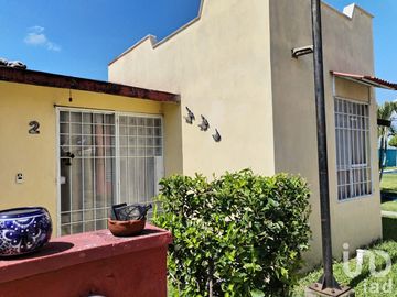 CASA CON ALBERCA, FRACC LA MORENA, YAUTEPEC MORELOS