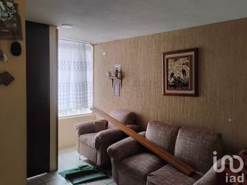 Casa con departamento y amplio terreno en el centro de Pachuca