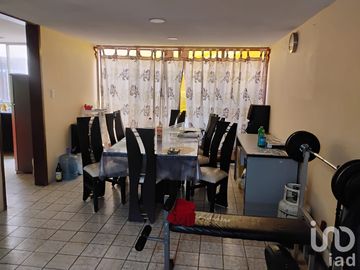 Casa con departamento y amplio terreno en el centro de Pachuca