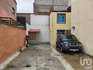 Casa con departamento y amplio terreno en el centro de Pachuca