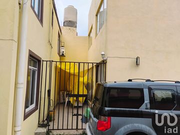 Casa con departamento y amplio terreno en el centro de Pachuca