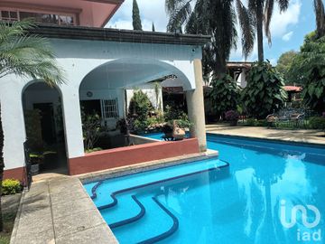 RESIDENCIA PROPIA PARA RESTAURANTE, SPA O CASA HABITACIÓN EN TETELA DEL MONTE