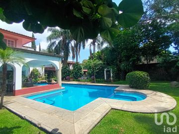 RESIDENCIA PROPIA PARA RESTAURANTE, SPA O CASA HABITACIÓN EN TETELA DEL MONTE