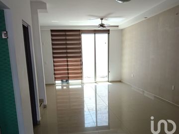 Casa en venta en Bonaterra Habitad Residencial, coto Bonaria.