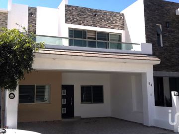 Casa en venta en Bonaterra Habitad Residencial, coto Bonaria.