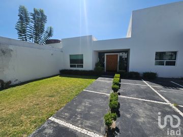 Casa en Venta en Arroyo las Cuevas, La Cañada Juriquilla, Queretaro, Queretaro, C.P. 76230